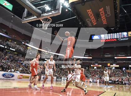 Thumbnail 2 in Bishop Montgomery vs. Mater Dei (CIF-SS Open Final) photogallery.