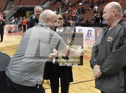 Thumbnail 2 in Bishop Montgomery vs. Mater Dei (CIF-SS Open Final) photogallery.