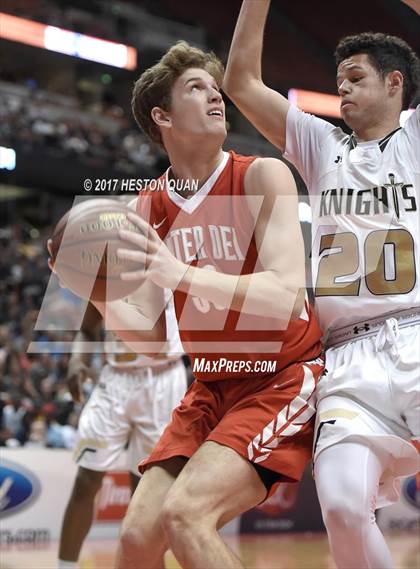 Thumbnail 3 in Bishop Montgomery vs. Mater Dei (CIF-SS Open Final) photogallery.