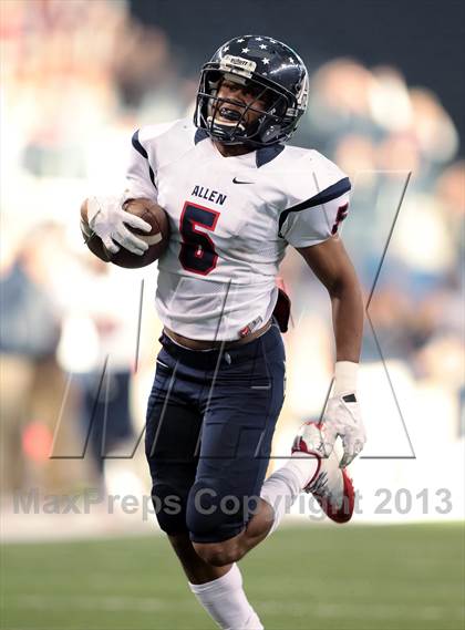 Thumbnail 3 in Allen vs. Pearland (UIL 5A Division 1 Final) photogallery.