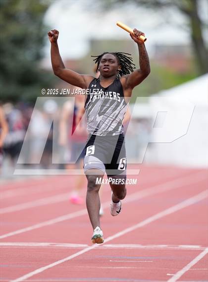 Thumbnail 2 in CHSAA Finals (4 x 200 Relay ) photogallery.