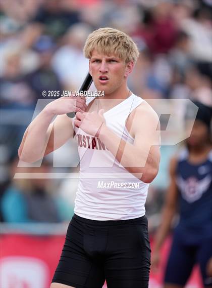 Thumbnail 2 in CHSAA Finals (4 x 200 Relay ) photogallery.