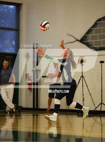 Thumbnail 2 in Woodgrove @ Loudoun Valley photogallery.