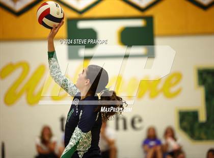 Thumbnail 1 in Woodgrove @ Loudoun Valley photogallery.