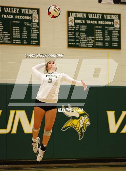 Thumbnail 1 in Woodgrove @ Loudoun Valley photogallery.