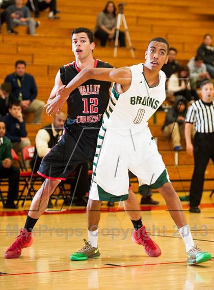 Thumbnail 3 in Valley Christian vs. St. Patrick-St. Vincent (Catholic School Winter Classic) photogallery.