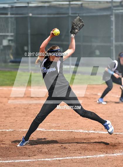 Thumbnail 3 in Analy vs. Sonoma Valley (Napa Tournament) photogallery.