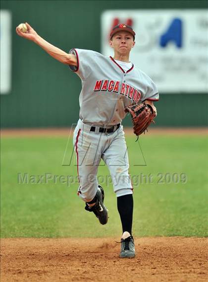 Thumbnail 2 in Creekview vs MacArthur (Carrollton Diamond Classic) photogallery.