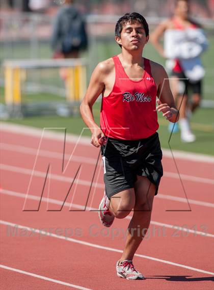Thumbnail 2 in Ventura Invitational 4X800M Relay photogallery.