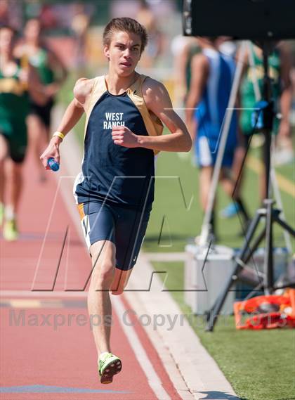 Thumbnail 1 in Ventura Invitational 4X800M Relay photogallery.