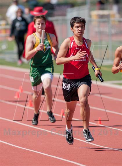 Thumbnail 1 in Ventura Invitational 4X800M Relay photogallery.