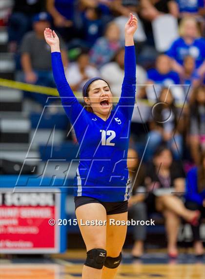 Thumbnail 2 in Clark vs. South San Antonio (UIL 6A Bi-District Playoff) photogallery.