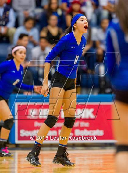 Thumbnail 3 in Clark vs. South San Antonio (UIL 6A Bi-District Playoff) photogallery.