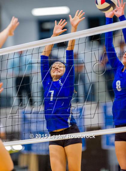 Thumbnail 2 in Clark vs. South San Antonio (UIL 6A Bi-District Playoff) photogallery.