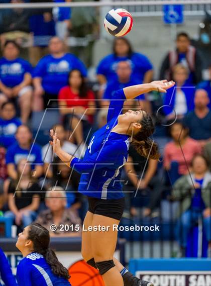 Thumbnail 2 in Clark vs. South San Antonio (UIL 6A Bi-District Playoff) photogallery.