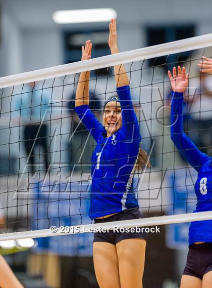 Thumbnail 3 in Clark vs. South San Antonio (UIL 6A Bi-District Playoff) photogallery.