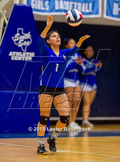 Thumbnail 1 in Clark vs. South San Antonio (UIL 6A Bi-District Playoff) photogallery.