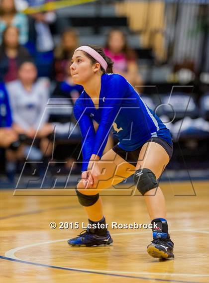 Thumbnail 3 in Clark vs. South San Antonio (UIL 6A Bi-District Playoff) photogallery.