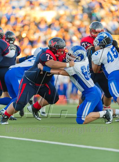 Thumbnail 3 in Veterans Memorial vs. Del Rio (UIL 5A Division 2 Area Playoff) photogallery.