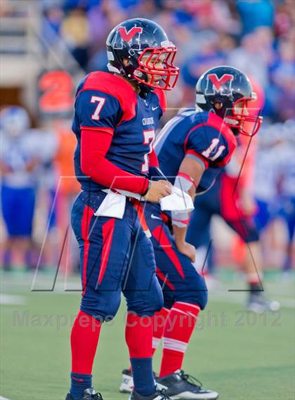 Thumbnail 3 in Veterans Memorial vs. Del Rio (UIL 5A Division 2 Area Playoff) photogallery.