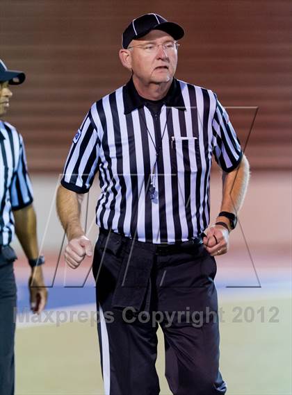 Thumbnail 3 in Veterans Memorial vs. Del Rio (UIL 5A Division 2 Area Playoff) photogallery.