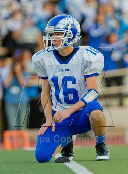 Thumbnail 1 in Veterans Memorial vs. Del Rio (UIL 5A Division 2 Area Playoff) photogallery.