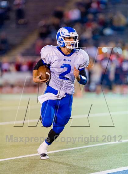 Thumbnail 2 in Veterans Memorial vs. Del Rio (UIL 5A Division 2 Area Playoff) photogallery.