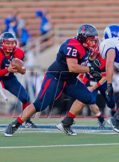 Thumbnail 2 in Veterans Memorial vs. Del Rio (UIL 5A Division 2 Area Playoff) photogallery.