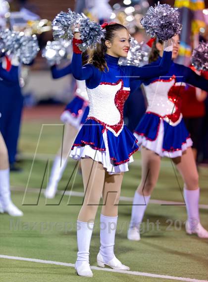 Thumbnail 2 in Veterans Memorial vs. Del Rio (UIL 5A Division 2 Area Playoff) photogallery.