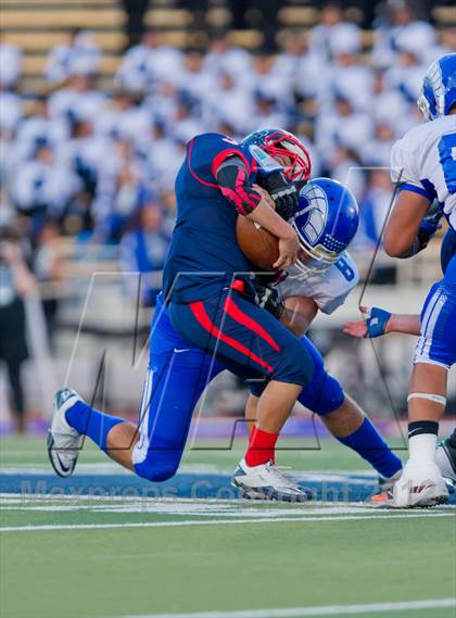 Thumbnail 3 in Veterans Memorial vs. Del Rio (UIL 5A Division 2 Area Playoff) photogallery.