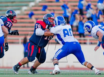 Thumbnail 2 in Veterans Memorial vs. Del Rio (UIL 5A Division 2 Area Playoff) photogallery.
