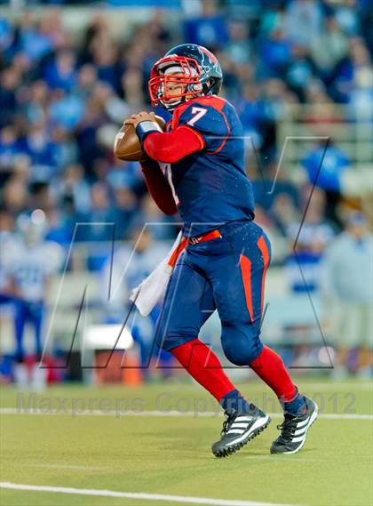 Thumbnail 1 in Veterans Memorial vs. Del Rio (UIL 5A Division 2 Area Playoff) photogallery.