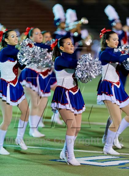 Thumbnail 3 in Veterans Memorial vs. Del Rio (UIL 5A Division 2 Area Playoff) photogallery.