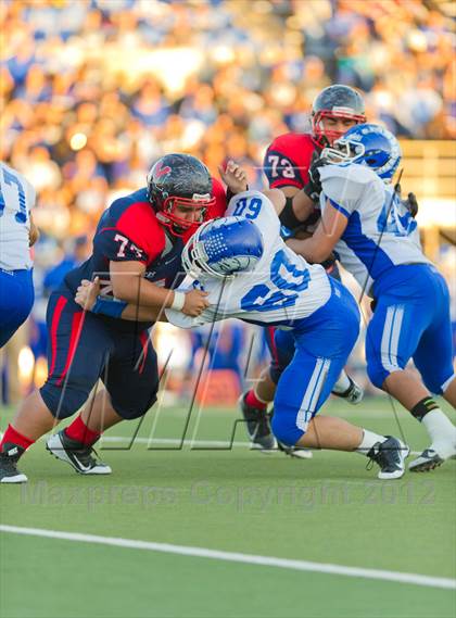 Thumbnail 1 in Veterans Memorial vs. Del Rio (UIL 5A Division 2 Area Playoff) photogallery.