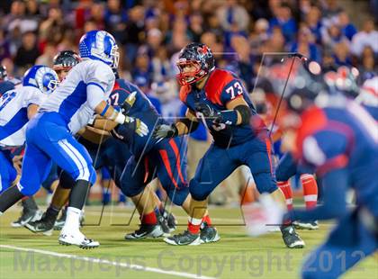 Thumbnail 2 in Veterans Memorial vs. Del Rio (UIL 5A Division 2 Area Playoff) photogallery.