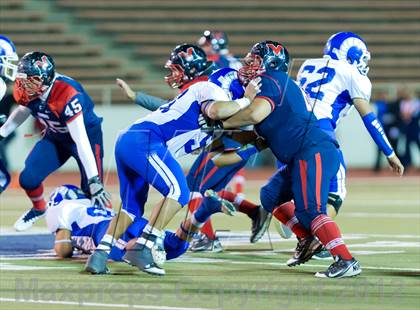 Thumbnail 2 in Veterans Memorial vs. Del Rio (UIL 5A Division 2 Area Playoff) photogallery.