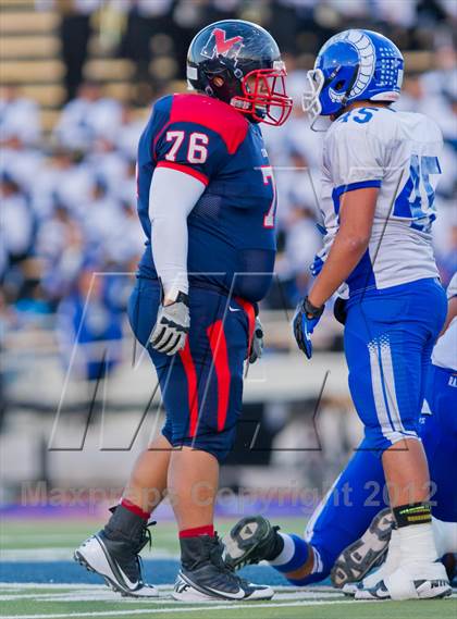 Thumbnail 2 in Veterans Memorial vs. Del Rio (UIL 5A Division 2 Area Playoff) photogallery.