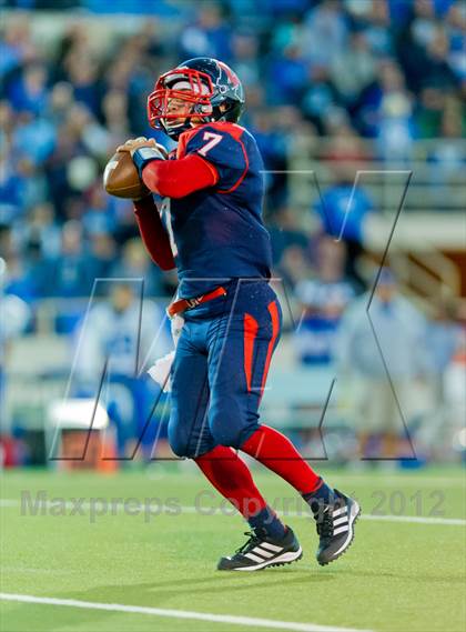 Thumbnail 2 in Veterans Memorial vs. Del Rio (UIL 5A Division 2 Area Playoff) photogallery.