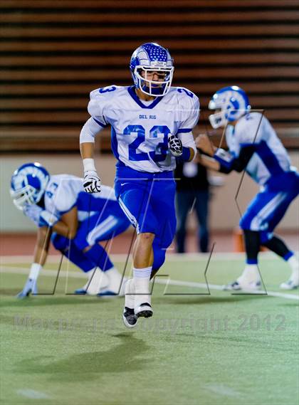 Thumbnail 2 in Veterans Memorial vs. Del Rio (UIL 5A Division 2 Area Playoff) photogallery.