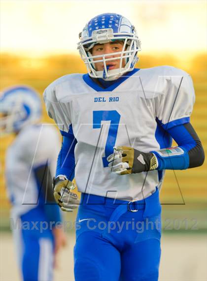 Thumbnail 2 in Veterans Memorial vs. Del Rio (UIL 5A Division 2 Area Playoff) photogallery.