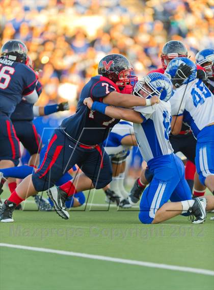 Thumbnail 1 in Veterans Memorial vs. Del Rio (UIL 5A Division 2 Area Playoff) photogallery.