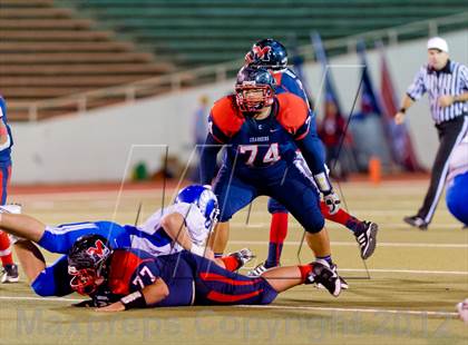 Thumbnail 2 in Veterans Memorial vs. Del Rio (UIL 5A Division 2 Area Playoff) photogallery.