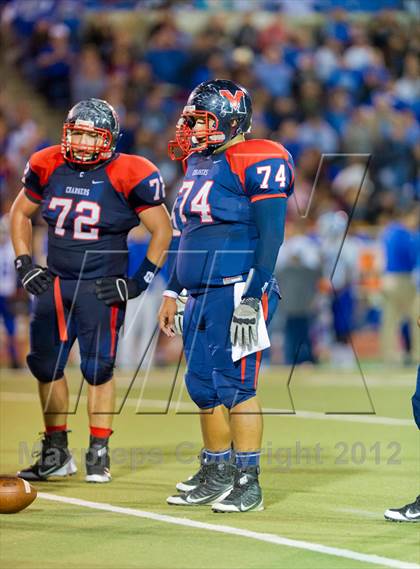 Thumbnail 3 in Veterans Memorial vs. Del Rio (UIL 5A Division 2 Area Playoff) photogallery.