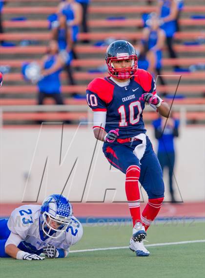 Thumbnail 3 in Veterans Memorial vs. Del Rio (UIL 5A Division 2 Area Playoff) photogallery.