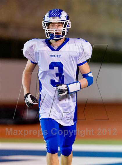 Thumbnail 2 in Veterans Memorial vs. Del Rio (UIL 5A Division 2 Area Playoff) photogallery.