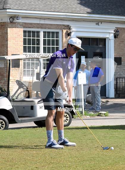 Thumbnail 2 in UIL 2A Boys Golf Finals photogallery.