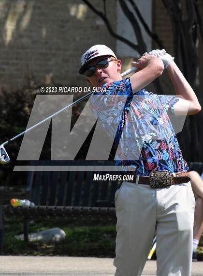 Thumbnail 1 in UIL 2A Boys Golf Finals photogallery.