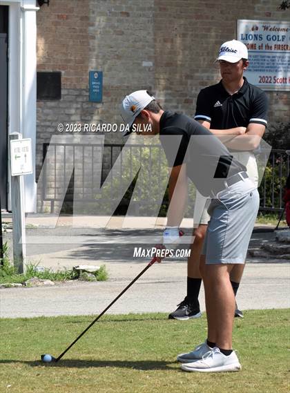 Thumbnail 2 in UIL 2A Boys Golf Finals photogallery.