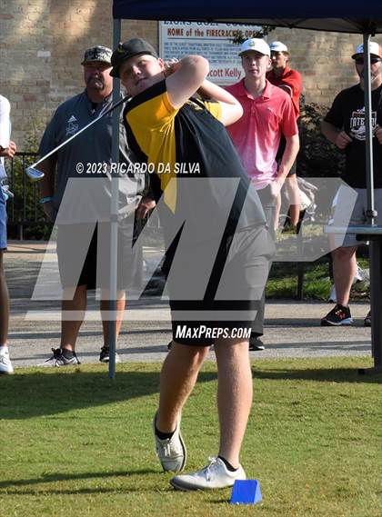 Thumbnail 3 in UIL 2A Boys Golf Finals photogallery.