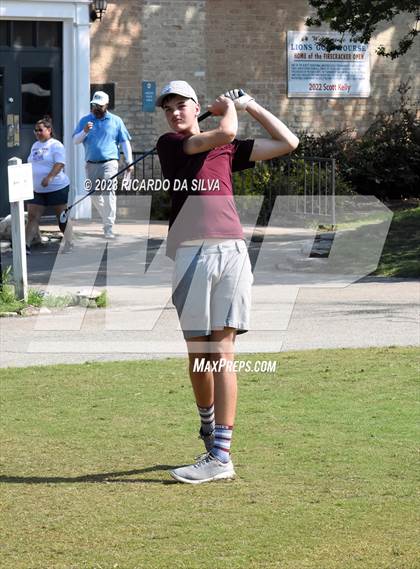 Thumbnail 1 in UIL 2A Boys Golf Finals photogallery.